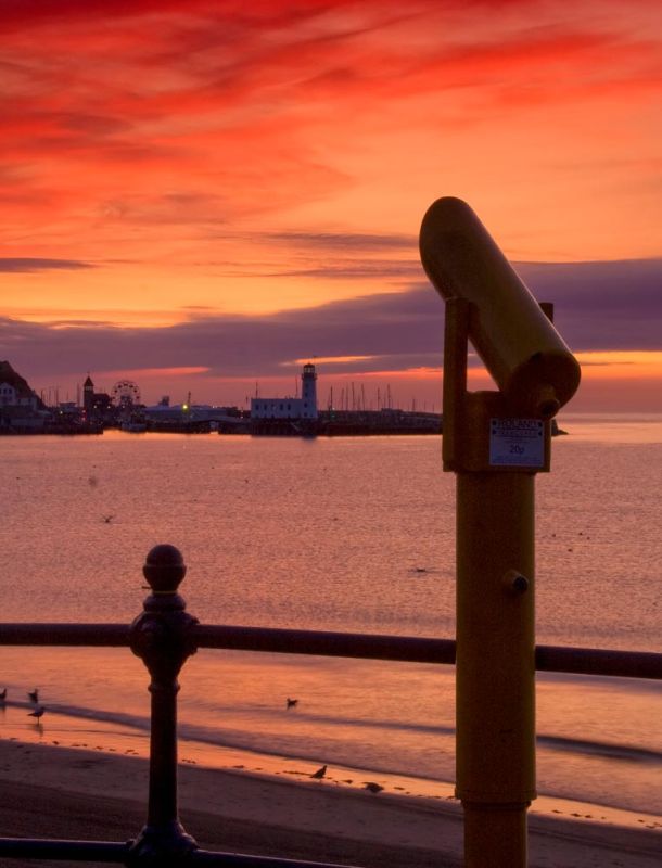 Scarborough sunrise looking towards harbour with telescope